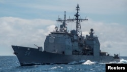 2016年3月6日在南中国海航行的美国海军导弹巡航舰“安提坦号”(USS Antietam)