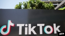 美国加州TikTok办公楼外的标识 (2020年8月27日)