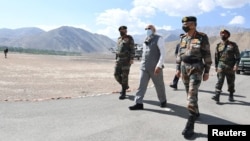 印度总理莫迪视察喜马拉雅拉达克地区。(2020年7月3日)