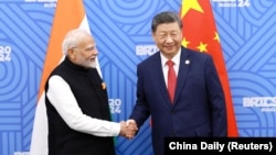 中国领导人习近平与印度总理莫迪在俄罗斯喀山出席金砖国家峰会期间举行会晤。(2024年10月23日)