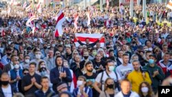 资料照片:白俄罗斯民众走上首都明斯克的街头举行抗议活动(2020年9月20号)。