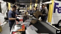 Cuaca buruk di beberapa bagian Amerika telah mengakibatkan tertundanya pengiriman paket Natal (foto: ilustrasi).