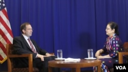 VOA မြန်မာပိုင်း ရန်ကုန်ရုံးခွဲက ဒေါ်ခင်စိုးဝင်းက အမေရိကန် သံအမတ်ကြီး Derek Mitchell ကို သီးသန့်တွေ့ဆုံမေးမြန်းခန်း။