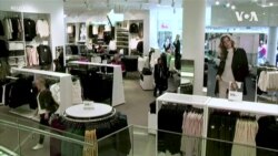 VOA英语视频: 服装滞销导致零售业面临危机 VOA英语视频: 服装滞销导致零售业面临危机