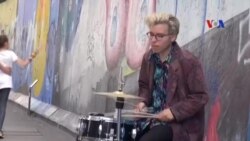 Brexit: Khoảnh khắc ‘bức tường Berlin’ của tuổi trẻ Châu Âu Brexit: Khoảnh khắc ‘bức tường Berlin’ của tuổi trẻ Châu Âu