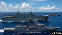 澳大利亚军舰加入美国和日本军舰在菲律宾海举行联合军演（美国太平洋舰队2020年7月21日照片）