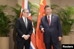 英国首相斯塔默与中国领导人习近平在出席巴西里约热内卢G20峰会期间举行双边会晤。(2024年11月18日)