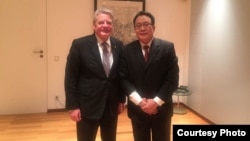 德国总统高克周一晚间会见高瑜的律师莫少平 (中国旅德人权活动人士苏雨桐提供)