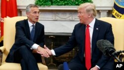 美国总统川普与北约秘书长斯托尔滕贝格在白宫会面。(2018年5月17日)
