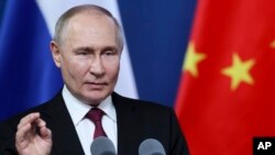 资料图: 俄罗斯总统普京2024年5月17日在中国哈尔滨一所大学发表讲话。(克里姆林宫照片)