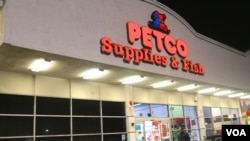 洛杉矶县的一家沛得够宠物用品店(美国之音国符拍摄)