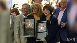 影迷悼念好莱坞明星潘妮·马歇尔 影迷悼念好莱坞明星潘妮·马歇尔