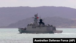 2025年2月11日,中国海军江凯级护卫舰“衡阳号”在澳大利亚沿海的托雷斯海峡航行。(澳大利亚国防军)