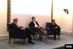 美国乔治城大学亚洲法中心(Georgetown Center for Asia Law)主任凯洛格(Thomas E. Kellogg,图左),与英国伦敦大学学院法律学院 (UCL Faculty of Laws)名誉教授陈文敏(图右)。 (摄影:美国之音/郑乐捷)
