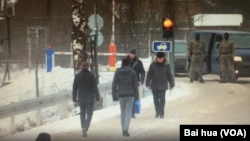 爱沙尼亚媒体公布的2月10日与俄罗斯间谍交换画面,在爱沙尼亚一侧拍摄。(美国之音白桦)