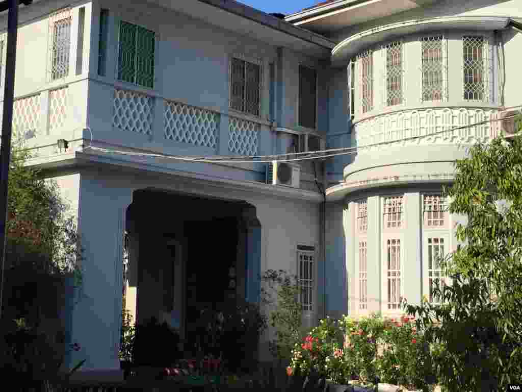 Un puissant tremblement de terre a secoué la frontière Iran-Irak dimanche dernier, tuant plus d'une centaine de personnes et en blessant 800 dans la seule région montagneuse de l'Iran, ont déclaré les médias d'Etat, le 13 novembre 2017.