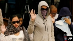 菲律宾议会就杜特尔特总统发动的反毒战争中死亡人数上升展开,据称被法外杀戮的受害人家人宣誓作证。